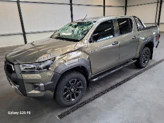 Schadeauto Toyota Hilux 2.8 D-4D 150-KW Automaat 4-WD Invincible 2020/12
