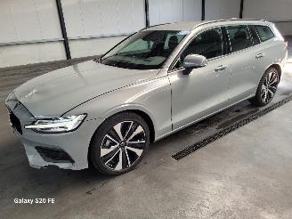 Unfallwagen Volvo V-60 2.0 B4 145-KW Automaat Essential-Edition 2025/4