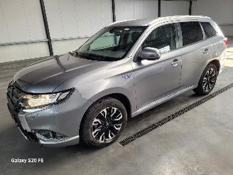 Damaged car Mitsubishi Outlander 2.0 PHEV 89-KW Automaat 4-WD Executive 2015/12