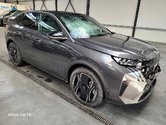 Damaged car Peugeot 3008 Plug-In-Hybrid 1.6 143-KW Automaat GT-Line 2025/9