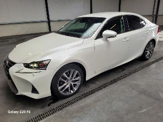 skadebil auto Lexus IS 300h Hybrid 133-KW Automaat 2017/2