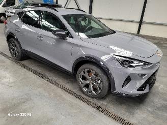 Vaurioauto  passenger cars Cupra Formentor 1.5 e-Hybrid 150-KW DSG Plug-In-Hybrid 2025/12