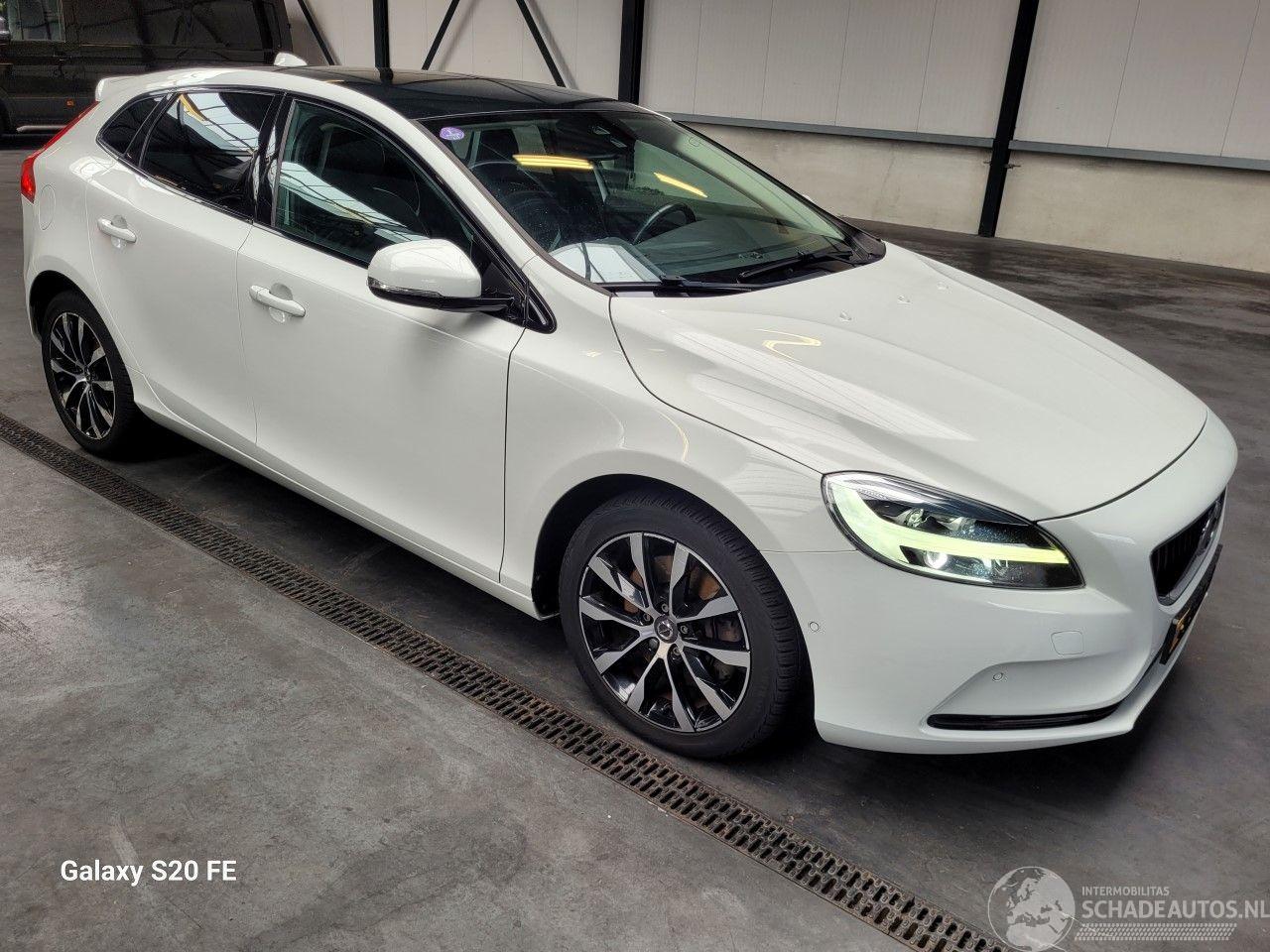 Volvo V-40 1.5 T3 112-KW Automaat 5drs Panoramadak