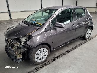 Schadeauto Toyota Yaris Hybrid 1.5 55-KW Automaat 5drs Aspiration 2014/10