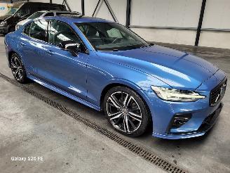 Damaged car Volvo S-60 2.0 B4 145-KW Automaat R-DESIGN Panoramadak 2023/3