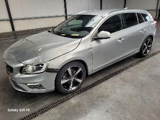 damaged passenger cars Volvo V-60 1.5 T3 112-KW Automaat R-DESIGN 2017/6