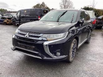 Vrakbiler auto Mitsubishi Outlander Outlander (GF/GG), SUV, 2012 2.0 16V PHEV 4x4 2015/11
