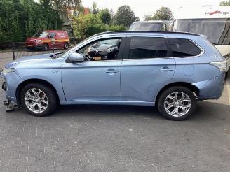 Mitsubishi Outlander Outlander (GF/GG), SUV, 2012 2.0 16V PHEV 4x4 picture 8