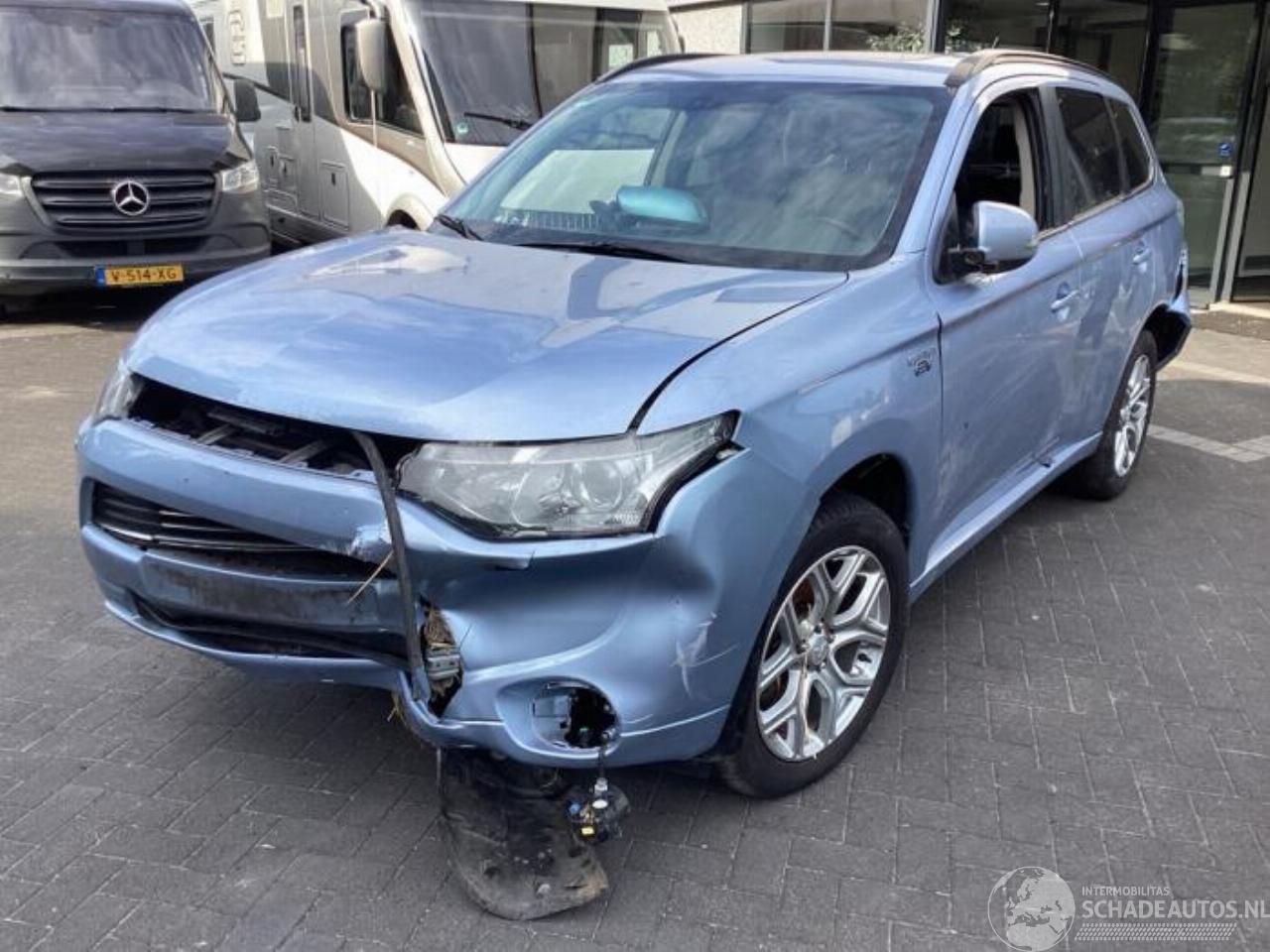 Mitsubishi Outlander Outlander (GF/GG), SUV, 2012 2.0 16V PHEV 4x4