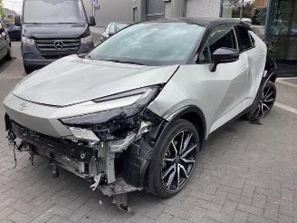 Salvage car Toyota C-HR C-HR (X2,H2), SUV, 2023 2.0 16V Hybrid 200 2023/12