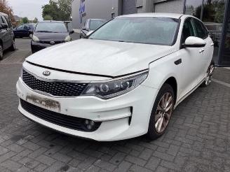 Coche siniestrado Kia Optima Optima (JFA), Sedan, 2015 1.7 CRDi 16V 2017/1