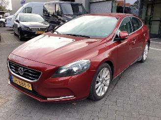 damaged passenger cars Volvo V-40 1.6 D2 Summum 2013/7