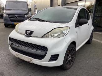Salvage car Peugeot 107 107, Hatchback, 2005 / 2014 1.0 12V 2010/3