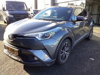 damaged passenger cars Toyota CH-R Hybrid Dynamic 2018/9