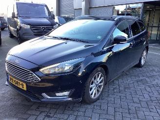 Voiture accidenté Ford Focus 1.0 Titanium 2017/2