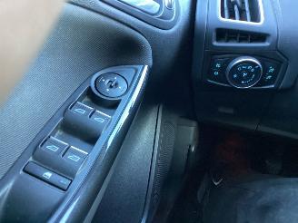 Ford Focus 1.0 Titanium picture 14
