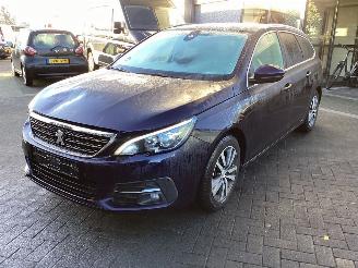 Schadeauto Peugeot 308 Pure Tech active 2019/3