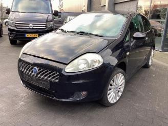 Vrakbiler auto Fiat Grande Punto Grande Punto (199), Hatchback, 2005 1.4 16V 2007/1