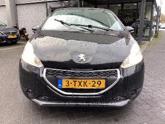 Peugeot 208 1.0 Vti picture 2