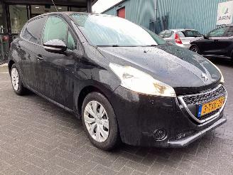 Peugeot 208 1.0 Vti picture 3