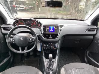 Peugeot 208 1.0 Vti picture 9