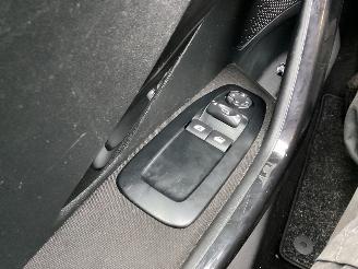 Peugeot 208 1.0 Vti picture 15