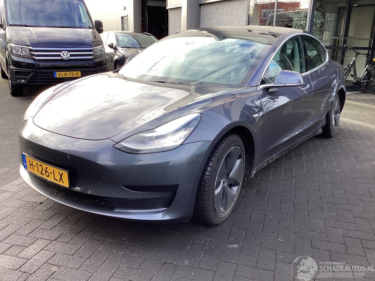 Tesla Model 3 Standard RWD Plus 60 kWh