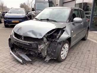 Coche siniestrado Suzuki Swift Swift (ZA/ZC/ZD), Hatchback, 2010 / 2017 1.2 16V 2011/10