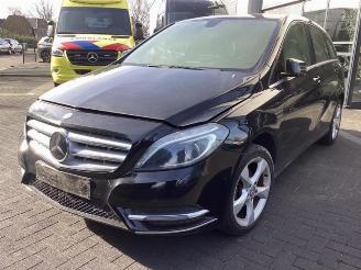 Salvage car Mercedes B-klasse B (W246/W242), Hatchback, 2011 / 2018 1.6 B-180 BlueEFFICIENCY Turbo 16V 2013/11