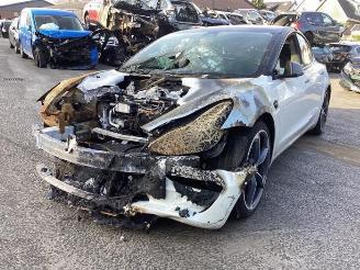 Vrakbiler auto Tesla Model 3 Model 3, Sedan, 2017 Standard RWD Plus 60 kWh 2021/8