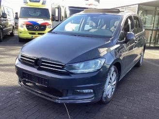Salvage car Volkswagen Touran Touran (5T1), MPV, 2015 1.5 TSI 2019/9
