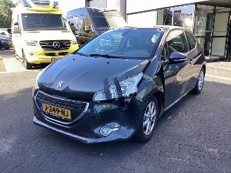 skadebil auto Peugeot 208 1.2 Vti Active 2012/8