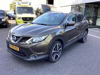 Vaurioauto  passenger cars Nissan Qashqai 1.2 Tekna 2014/5