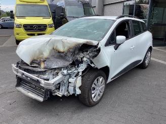 Salvage car Renault Clio Clio IV Estate/Grandtour (7R), Combi 5-drs, 2012 / 2021 0.9 Energy TCE 75 12V 2019/12