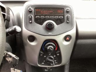 Peugeot 108  picture 14