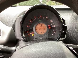 Peugeot 108  picture 13