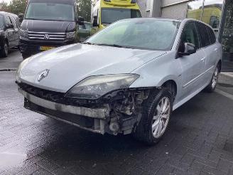 Coche siniestrado Renault Laguna Laguna III Estate (KT), Combi 5-drs, 2007 / 2015 1.5 dCi 110 FAP 2014/6