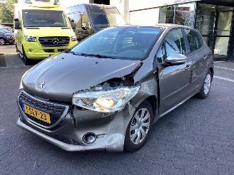 damaged passenger cars Peugeot 208  2013/11