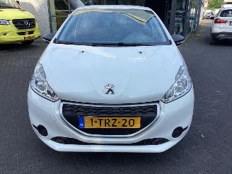 Peugeot 208  picture 2