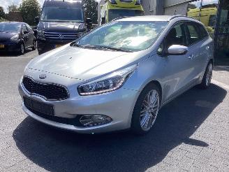 krockskadad bil auto Kia Ceed 16 GDI 2012/9