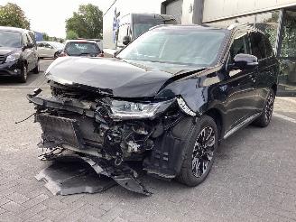 uszkodzony samochody osobowe Mitsubishi Outlander 2.0I PHEV 2015/9