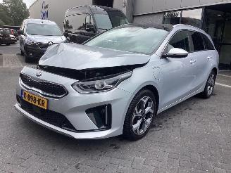 Vaurioauto  passenger cars Kia Ceed 1,6 GDI PHEV Exutive line 2021/1
