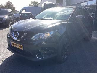 damaged passenger cars Nissan Qashqai 1.2 DIG-T 2014/3