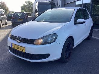 damaged passenger cars Volkswagen Golf 16 FSI 2009/11