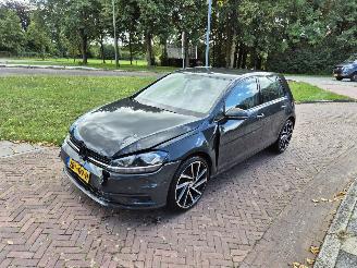 Vaurioauto  passenger cars Volkswagen Golf 1.0 TSI Trendline 2018/11
