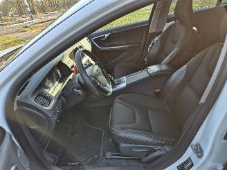 Volvo V-60 2.4 D6 Twin Engine picture 13