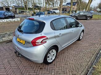 Peugeot 208 1.2 VTi Active picture 3