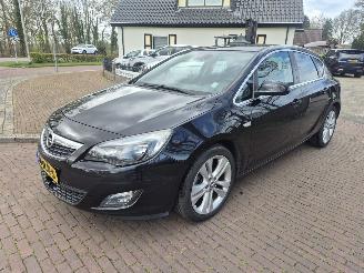 uszkodzony samochody osobowe Opel Astra 1.4 Turbo Sport 2011/5
