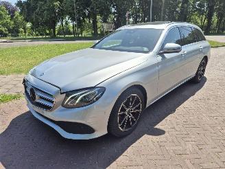 skadebil auto Mercedes E-klasse 220 D PRESTIGE PLUS 2016/10