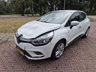 Schadeauto Renault Clio 0.9 TCE ZEN 2017/10